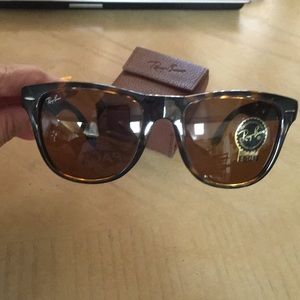 SOLD Ray-Ban Unisex wayfarer Glasses
